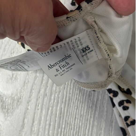 Abercrombie XXS Swim top - leopard - Picture 3 of 3